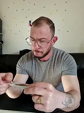 jourdinio13 online show from March 31, 2026, 7:31 am