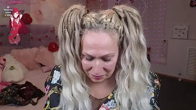 Penelope Pinky online show from February 14, 2025, 2:33 pm