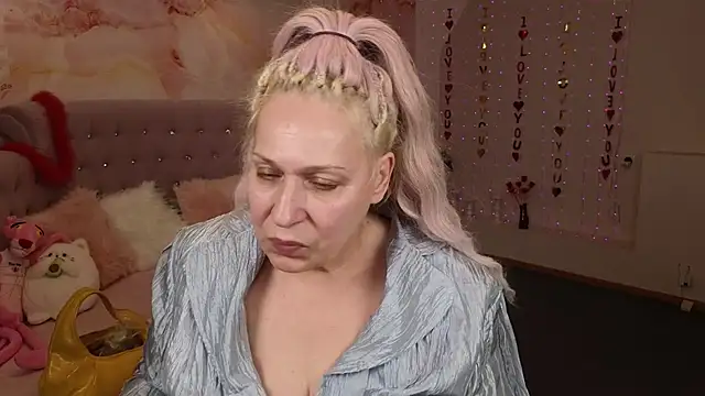 Penelope Pinky online show from March 11, 2025, 5:46 pm