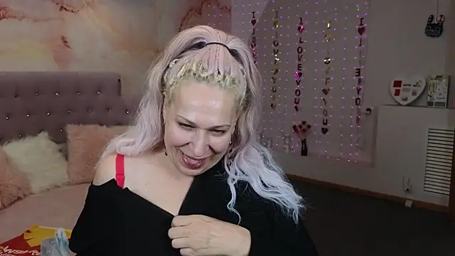 Penelope Pinky online show from March 12, 2025, 3:18 pm