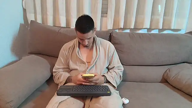 Snapshot of Geishastudios chatting on December 17, 2025, 8:53 am Geishastudios online show from December 17, 2025, 8:53 am