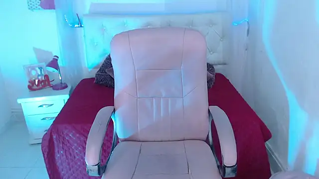 Snapshot of Allison_Dubois chatting on February 9, 2025, 7:38 am Allison Dubois online show from February 9, 2025, 7:38 am