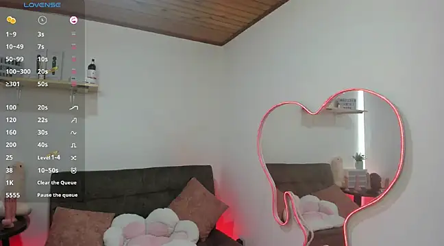 Snapshot of Adeellee_ chatting on December 18, 2024, 12:29 pm Adeellee online show from December 18, 2024, 12:29 pm