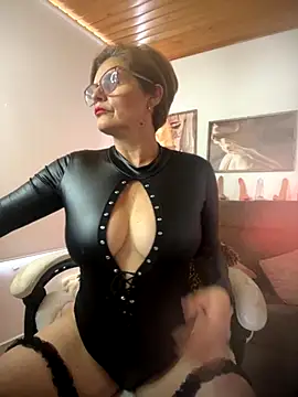 Snapshot of Adeellee_ chatting on September 9, 2025, 5:12 pm Adeellee online show from September 9, 2025, 5:12 pm