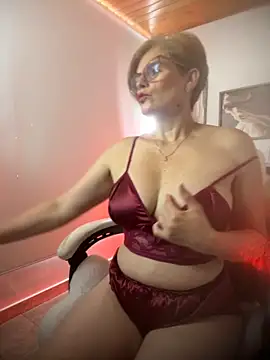 Snapshot of Adeellee_ chatting on October 20, 2025, 2:06 pm Adeellee online show from October 20, 2025, 2:06 pm