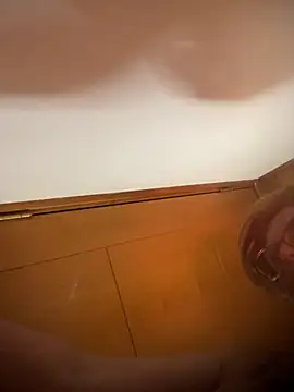 Snapshot of Adeellee_ chatting on October 22, 2025, 10:37 am Adeellee online show from October 22, 2025, 10:37 am