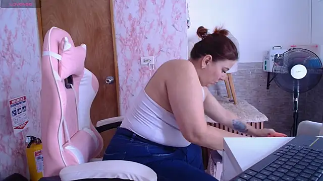 Snapshot of LucyanaSilva chatting on May 23, 2026, 8:13 pm LucyanaSilva online show from May 23, 2026, 8:13 pm