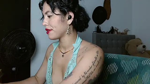 Sexy Lia  online show from April 15, 2026, 2:51 am