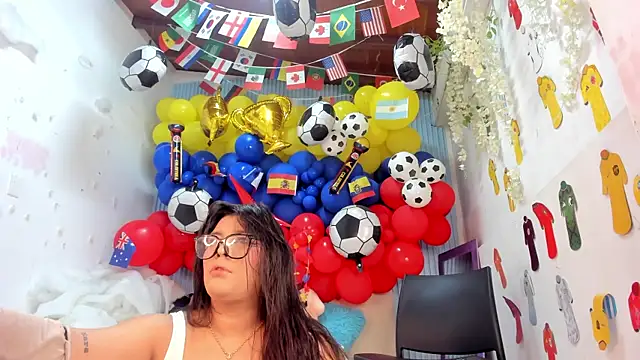 Snapshot of Danniela18_ chatting on July 21, 2026, 12:18 pm Danniela18 online show from July 21, 2026, 12:18 pm