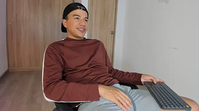 Snapshot of lucas_wellx chatting on May 28, 2026, 2:20 am lucas wellx online show from May 28, 2026, 2:20 am