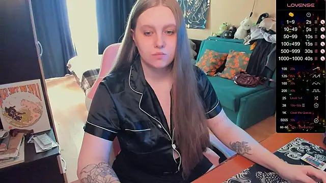 Snapshot of Alice_Dreamgirl_ chatting on May 6, 2026, 1:27 pm Alice Dreamgirl online show from May 6, 2026, 1:27 pm