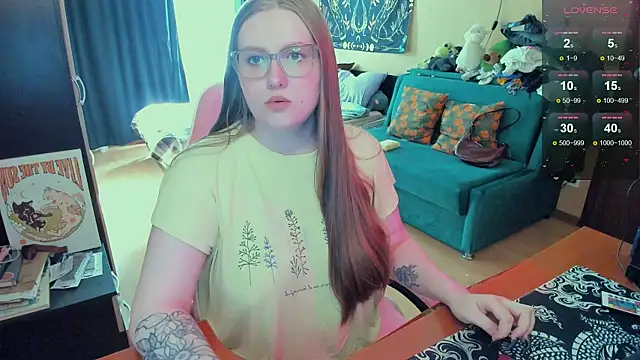 Snapshot of Alice_Dreamgirl_ chatting on May 13, 2026, 1:30 pm Alice Dreamgirl online show from May 13, 2026, 1:30 pm