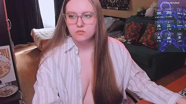 Snapshot of Alice_Dreamgirl_ chatting on July 3, 2026, 12:22 pm Alice Dreamgirl online show from July 3, 2026, 12:22 pm