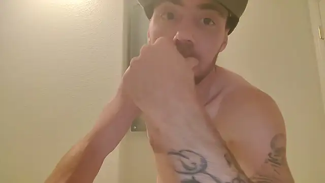 Huntzg23 online show from June 30, 2026, 4:02 am