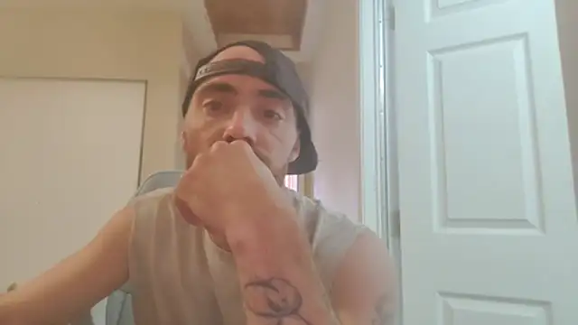 Huntzg23 online show from August 1, 2026, 8:19 pm