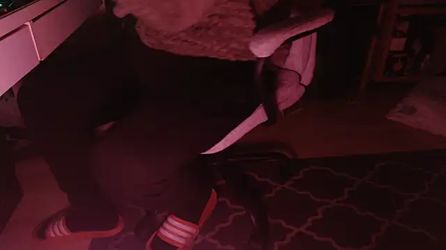 dirtynylonboy33 online show from March 18, 2026, 9:29 pm