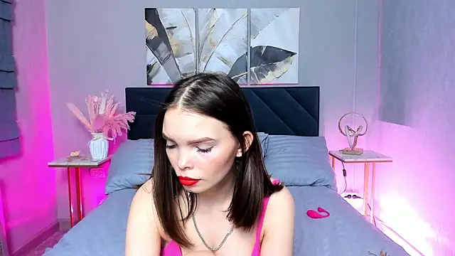 Curvy Dynamite  online show from February 19, 2025, 4:44 am