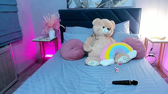 Curvy Dynamite  online show from October 13, 2025, 1:16 am