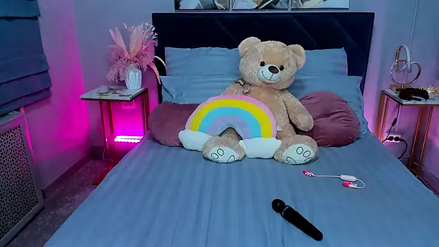 Curvy Dynamite  online show from December 14, 2025, 1:11 am