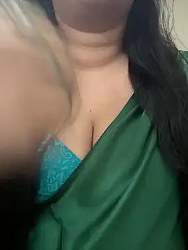 Snapshot of Akhi_Akshaya chatting on December 18, 2024, 1:23 pm Akhi Akshaya online show from December 18, 2024, 1:23 pm