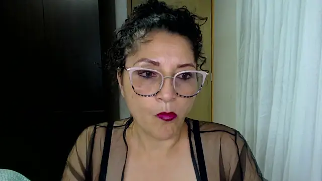 Snapshot of arianna_ros3 chatting on June 15, 2026, 2:25 am arianna ros3 online show from June 15, 2026, 2:25 am