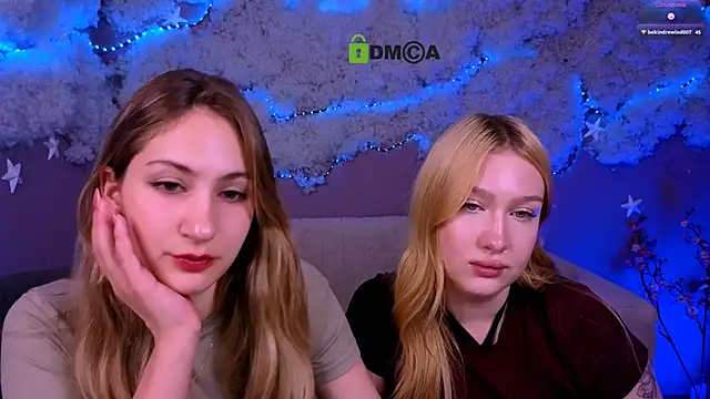 Snapshot of playful_sophie chatting on June 10, 2026, 7:35 pm playful sophie online show from June 10, 2026, 7:35 pm