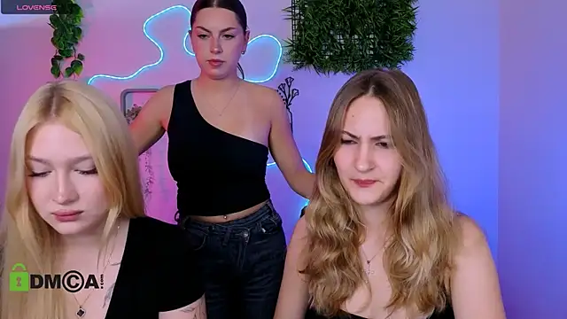 Snapshot of playful_sophie chatting on July 29, 2026, 7:12 pm playful sophie online show from July 29, 2026, 7:12 pm