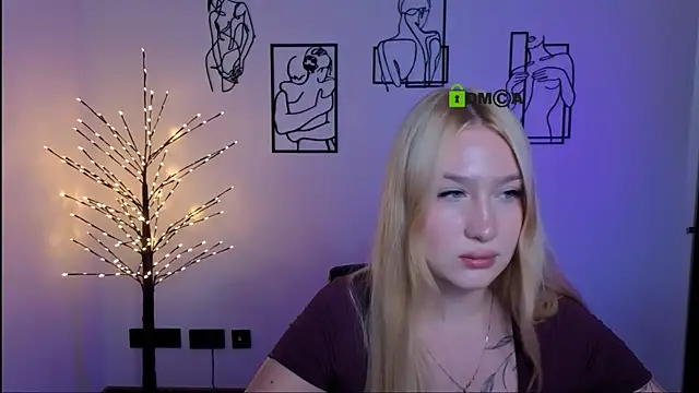 Snapshot of playful_sophie chatting on August 5, 2026, 7:17 pm playful sophie online show from August 5, 2026, 7:17 pm
