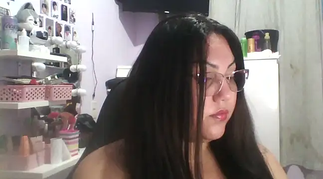 Snapshot of Paolaa_hoot chatting on February 14, 2025, 5:36 pm Paolaa hoot online show from February 14, 2025, 5:36 pm