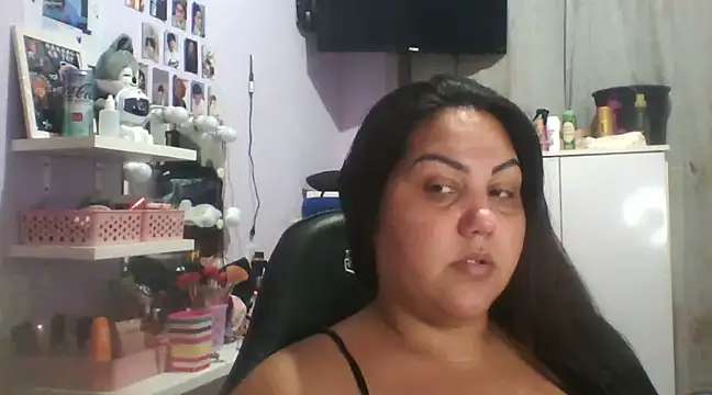 Snapshot of Paolaa_hoot chatting on February 22, 2025, 11:57 pm Paolaa hoot online show from February 22, 2025, 11:57 pm