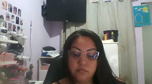 Snapshot of Paolaa_hoot chatting on February 23, 2025, 9:37 pm Paolaa hoot online show from February 23, 2025, 9:37 pm