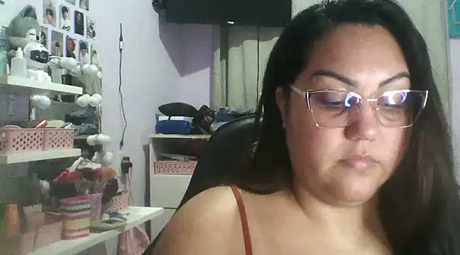 Snapshot of Paolaa_hoot chatting on February 26, 2025, 4:14 am Paolaa hoot online show from February 26, 2025, 4:14 am