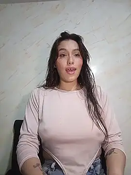 eriika deep  online show from May 25, 2026, 6:25 pm