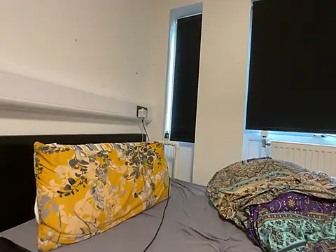 LavenderBuxton online show from February 4, 2025, 1:06 pm