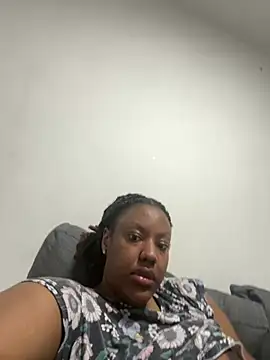 LavenderBuxton online show from March 3, 2025, 10:52 pm