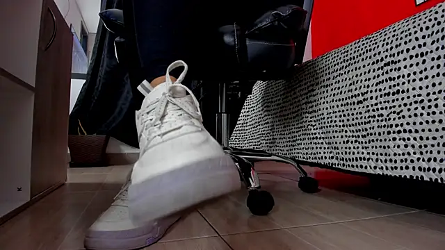 Snapshot of Keiny-Rave chatting on October 5, 2025, 1:37 am Keiny-Rave online show from October 5, 2025, 1:37 am