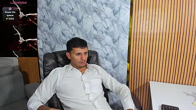 Snapshot of Hideintheoffice chatting on November 6, 2025, 3:40 am Hideintheoffice online show from November 6, 2025, 3:40 am