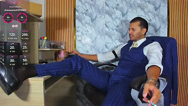Snapshot of Hideintheoffice chatting on May 6, 2026, 3:35 am Hideintheoffice online show from May 6, 2026, 3:35 am
