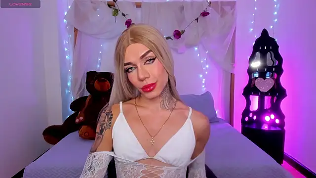 Snapshot of Camillesanto chatting on February 1, 2025, 11:58 pm Camillesanto online show from February 1, 2025, 11:58 pm