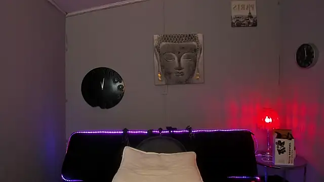 Snapshot of Camillesanto chatting on March 18, 2025, 11:53 pm Camillesanto online show from March 18, 2025, 11:53 pm