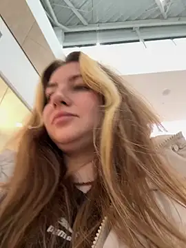 Snapshot of MayaMystic chatting on February 5, 2025, 9:15 am MayaMystic online show from February 5, 2025, 9:15 am