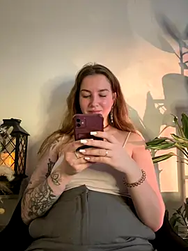 Snapshot of MayaMystic chatting on November 18, 2025, 11:36 am MayaMystic online show from November 18, 2025, 11:36 am