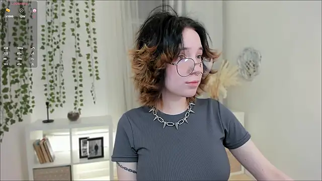 Snapshot of lilithlunna chatting on January 14, 2025, 5:34 pm lilithlunna online show from January 14, 2025, 5:34 pm