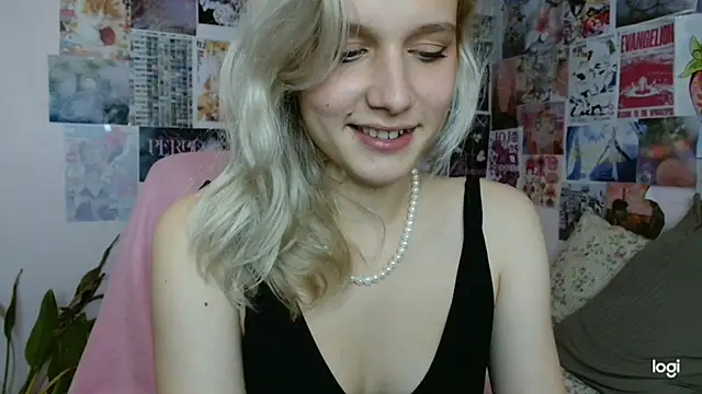 Snapshot of MeowthLilu chatting on February 23, 2025, 9:55 am MeowthLilu online show from February 23, 2025, 9:55 am