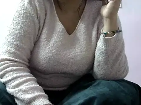 Snapshot of Housewife12 chatting on January 18, 2025, 7:38 am Housewife12 online show from January 18, 2025, 7:38 am