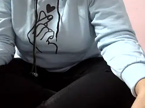 Snapshot of Housewife12 chatting on February 5, 2025, 10:41 am Housewife12 online show from February 5, 2025, 10:41 am