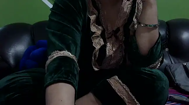 Snapshot of Housewife12 chatting on February 8, 2025, 7:37 am Housewife12 online show from February 8, 2025, 7:37 am