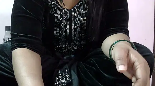 Snapshot of Housewife12 chatting on February 15, 2025, 8:22 am Housewife12 online show from February 15, 2025, 8:22 am