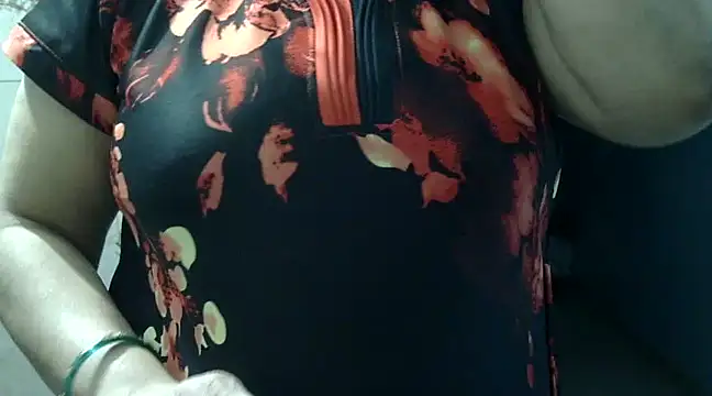 Snapshot of Housewife12 chatting on February 15, 2025, 7:50 pm Housewife12 online show from February 15, 2025, 7:50 pm