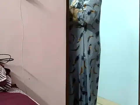 Snapshot of Housewife12 chatting on March 7, 2025, 7:16 pm Housewife12 online show from March 7, 2025, 7:16 pm